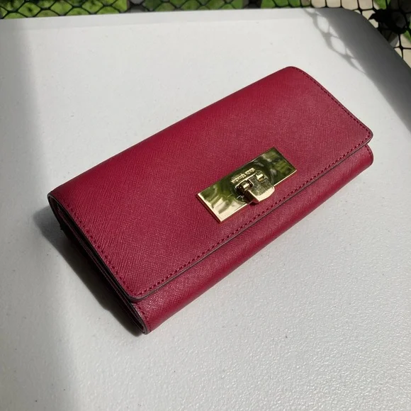 NEW Michael Kors Callie Cherry Red Leather Large Wallet Turn Lock Gold Hardware - Picture 3 of 17